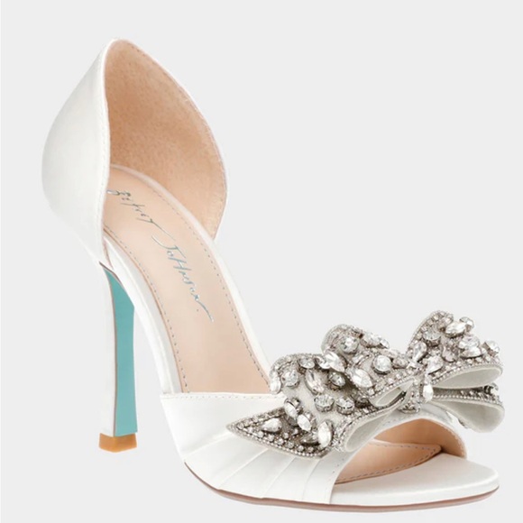 🌸BETSEY JOHNSON WOMEN’S SHOES IVORY Sz 8.5 Used in Excellent Condition WITH BOX. - Picture 1 of 8